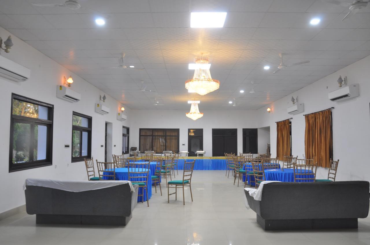 Hotel Eagle Nest Bharatpur Ngoại thất bức ảnh